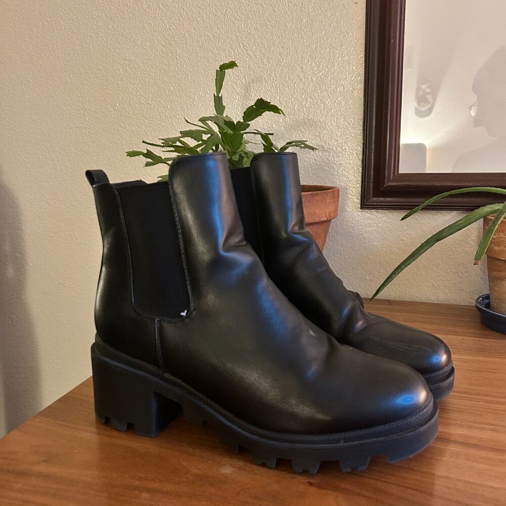 Sophisticated black French Connection chunky boots women's Size 9